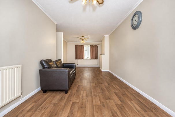 3 bedroom end of terrace house to rent - Photo 1
