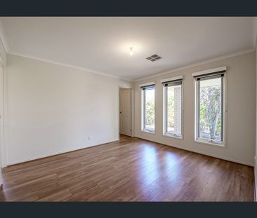 Stylish and Spacious Family Home - Photo 4