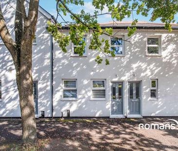 Osborne Road, Farnborough, GU14 - Photo 2