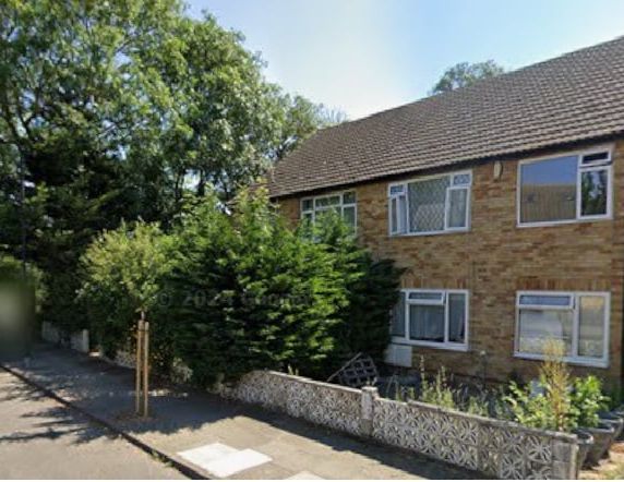 Two Bedroom First-Floor Maisonette Walking Distance to Northolt Station Private Garden Garage - Photo 1