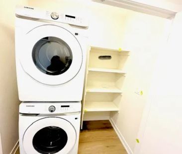 Condo Townhouse For Lease | W9244379 - Photo 2