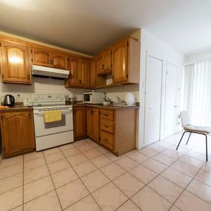 450m du metro Jolicoeur Montreal ligne verts Woodland Verdun 3-chambre apart RDC - Photo 2