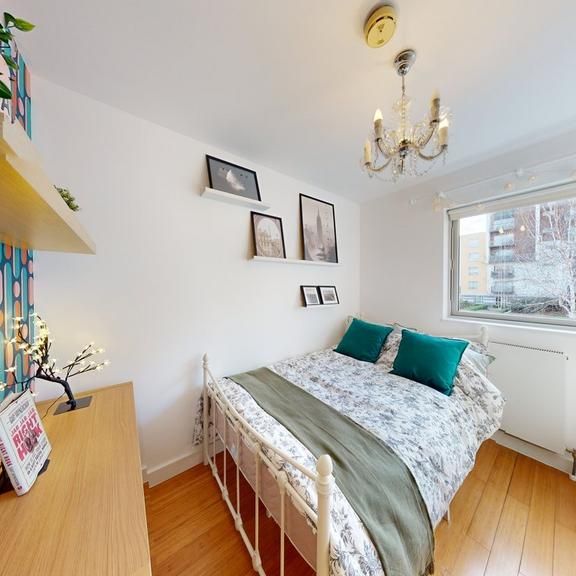 1 bedroom in a flat share to rent - Photo 1