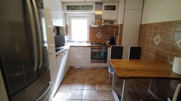 Apartament de inchiriat, 3 camere, decomandat, 98 mp, Centru, TG Cucu, Cod 162240 - Photo 1