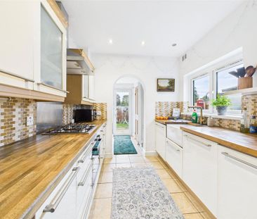 2 bedroom terraced house to rent - Photo 4
