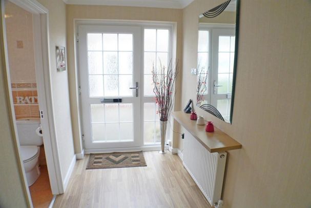 2 bedroom bungalow to rent - Photo 1