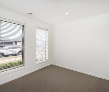 Light-filled, four bedroom home - Photo 2