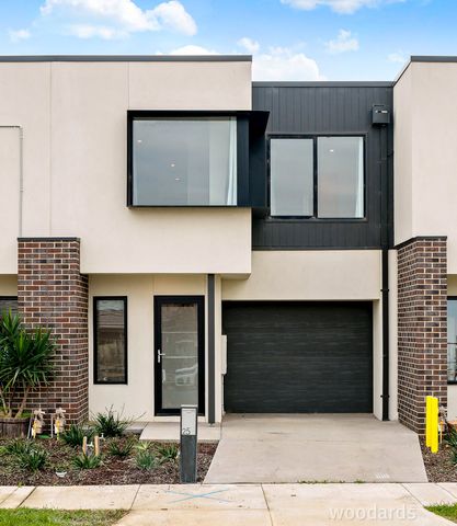 Modern 3-Bedroom Townhouse in Prime Officer Location - Photo 2