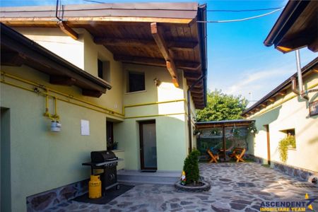 Proprietate cu 3 corpuri, curte individula, potential regim - Fotografie 5