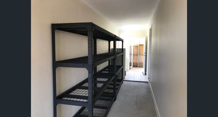 Spacious Capalaba Home - $550 Rent for the First 2 Months! - Photo 5