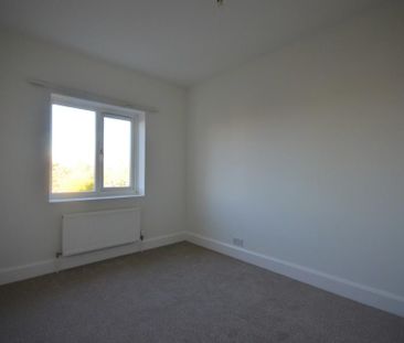 3 bedroom end of terrace house to rent - Photo 2