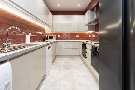 En-Suite Room 9, Malmesbury Road, Shirley, Southampton SO15 - Photo 3