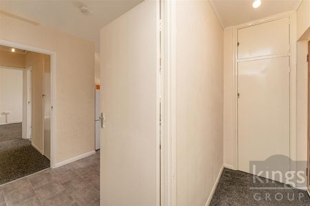 2 Bedroom Flat - First Floor To Let - Photo 4