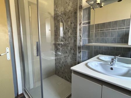 Location Appartement 2 pièces 52 m2 à Saint-Dié-des-Vosges - Photo 5