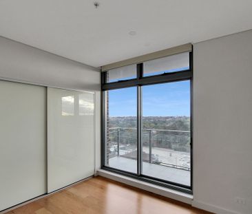 Supar Large 2 Bedroom Apartment with Unblocked View and Oversize Ba... - Photo 4