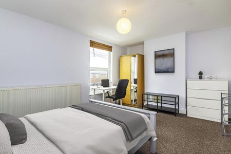 4 bedroom terraced house to rent - Photo 4