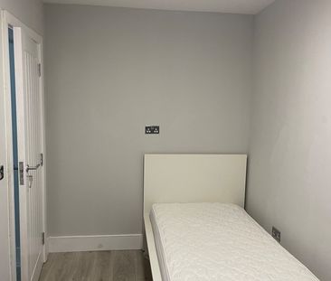 Room in a Shared House, Ashburton Road, RG2 - Photo 5