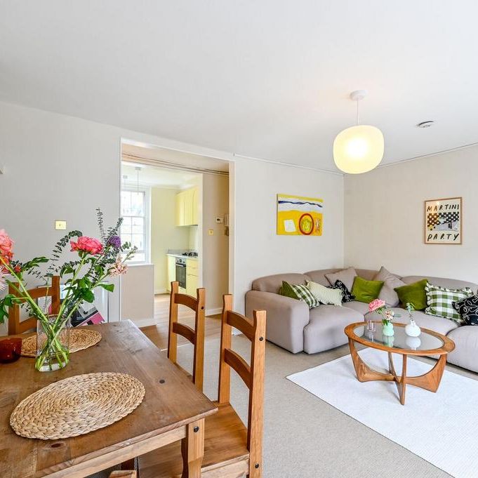 2 bedroom flat to rent - Photo 1