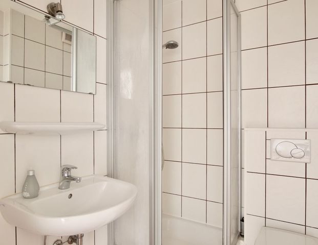 Modern möblierte Wohnung mit Balkon direkt am Zülpicher Platz - Photo 1