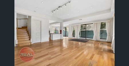 Spacious Lakeside Family Living! - Photo 2