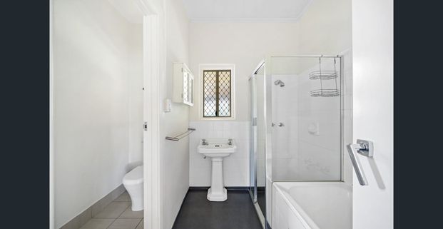 Modern comfort meets everyday practicality - Photo 1