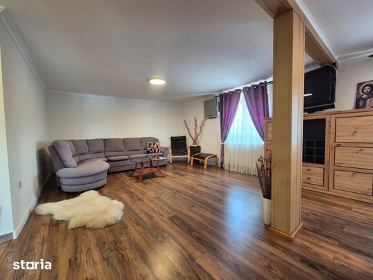 De închiriat – Apartament elegant cu scară interioară, zona Piața Mică - Fotografie 1