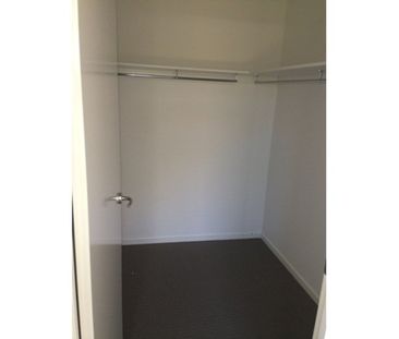 Family home located minutes from Northern Beaches - Photo 4