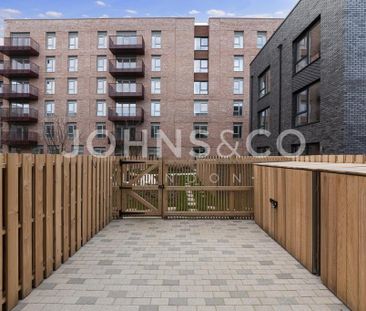 4 bedroom townhouse to rent - Photo 3