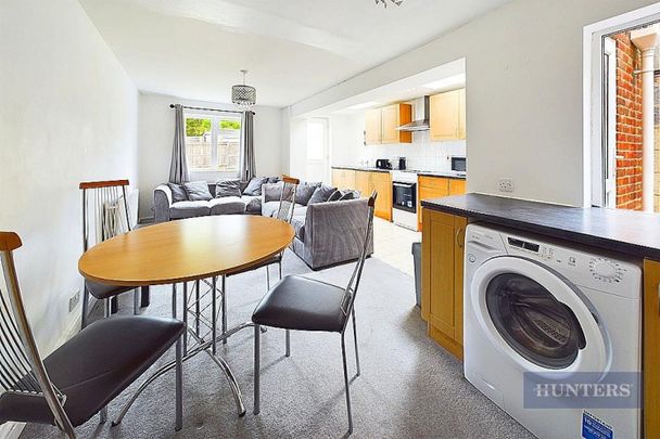 5 bedroom House To Let - Photo 1