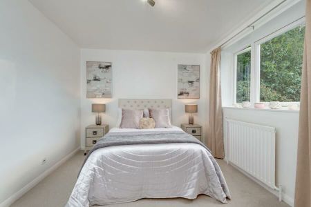 3 Bedroom Flat To Let - Photo 5