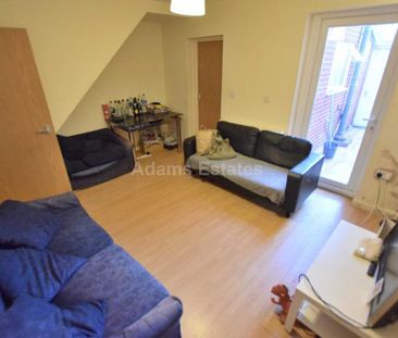 6 bedroom terraced house to rent - Photo 4