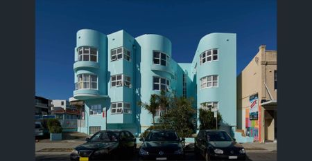 Stunning Surfside Art Deco Apartment In Prime North Bondi Setting - Photo 5