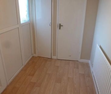 Warren Close - Photo 5