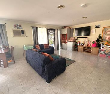 15 Berridale Court Court, Hampton Park VIC - Photo 2