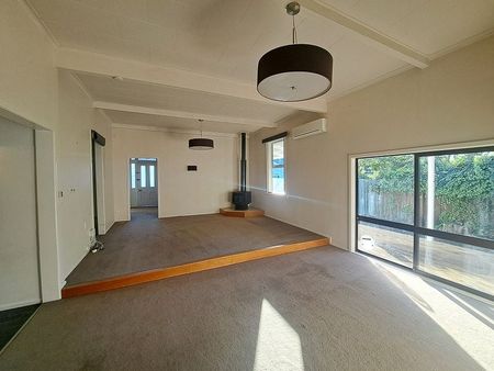 Spacious family home in Whataupoko - Photo 5