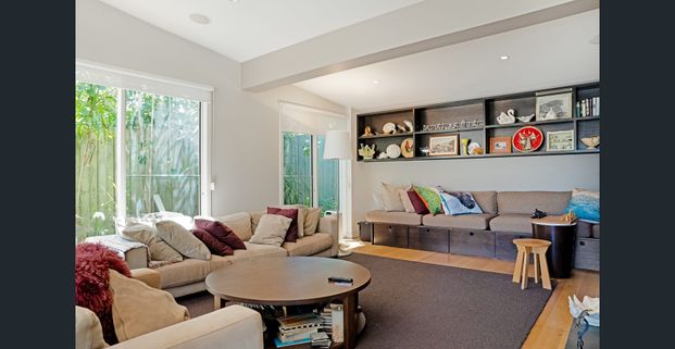 Bushland Hideaway with Tennis Court | Fully Furnished Portsea Rental - Photo 1