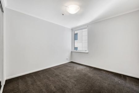 Prime St Kilda Road Apartment with City Lifestyle & Resort-Style Amenities - Photo 4