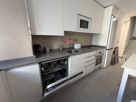 Bright and exterior-facing studio in Villaverde - Photo 4