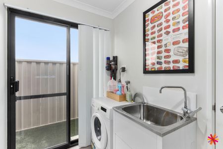 MODERN IMPRESSIVE FAMILY HOME - ENJOY THE BEACH LIFE - Photo 4