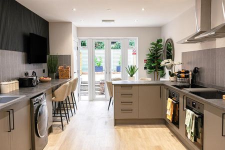 1 bedroom in a house share to rent - Photo 2