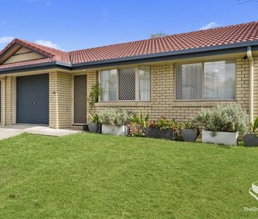 3 Bedroom unit in quiet complex with pool - Photo 3