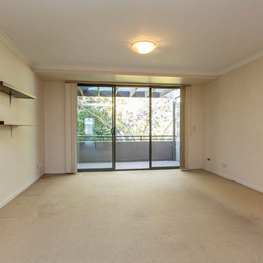 Bright and Conveniently Located Two Bedroom Apartment - Photo 1