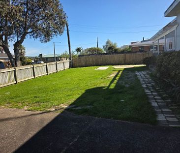 Charming 3BR Home - Photo 4