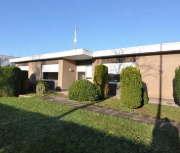 Vrijstaande woning met dubbele garage en 6 slaapkamers ! Huu - Foto 2