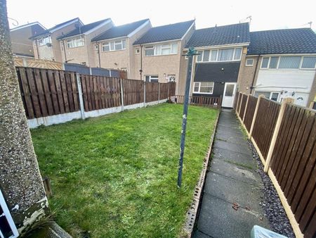 West Grange Green, Leeds - Photo 2