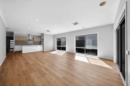 NORTH FACING FAMILY HOME - Photo 2