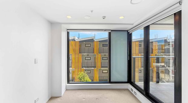 Modern city apartment! - Photo 1