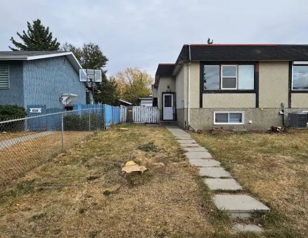 Main floor 2 bedroom 1.5 bathroom duplex for rent in Thorncliff. | 6208 Beaver Dam Way Northeast, Calgary - Photo 1
