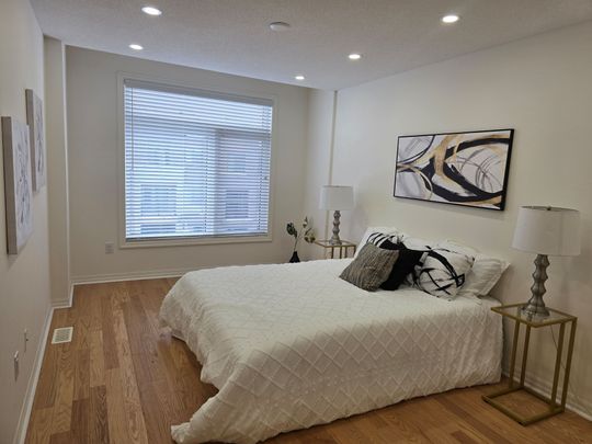 For Lease - 236 Vivant Street, Newmarket, Ontario - Photo 1