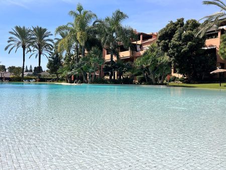 Middle Floor Apartment in Guadalmina Baja - Photo 5